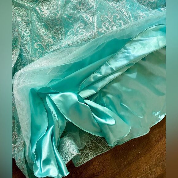 Collette for Mon Cheri aqua v-neck A-line prom gown beaded maxi sz 4 EUC - Picture 15 of 16